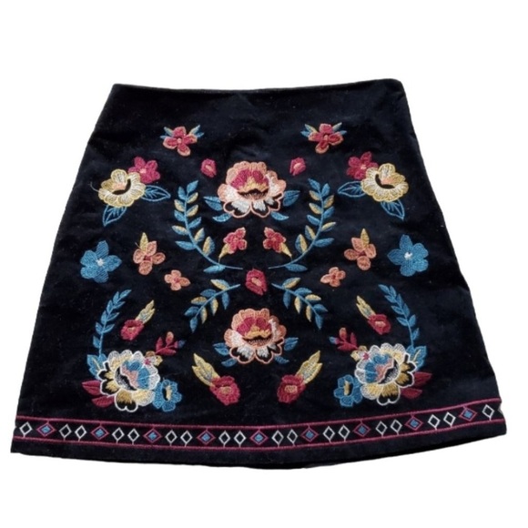 Francesca's Gabby Floral Embroidered Velvet Velour Mini Skirt - Picture 4 of 4